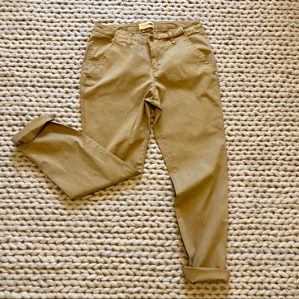 Old Navy Chino Pants in Khaki